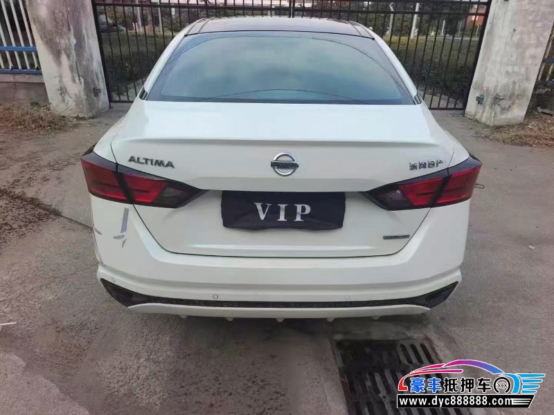 20年日产天籁轿车抵押车出售