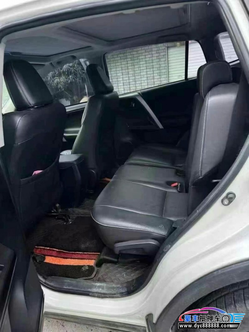 18年丰田RAV4轿车抵押车出售