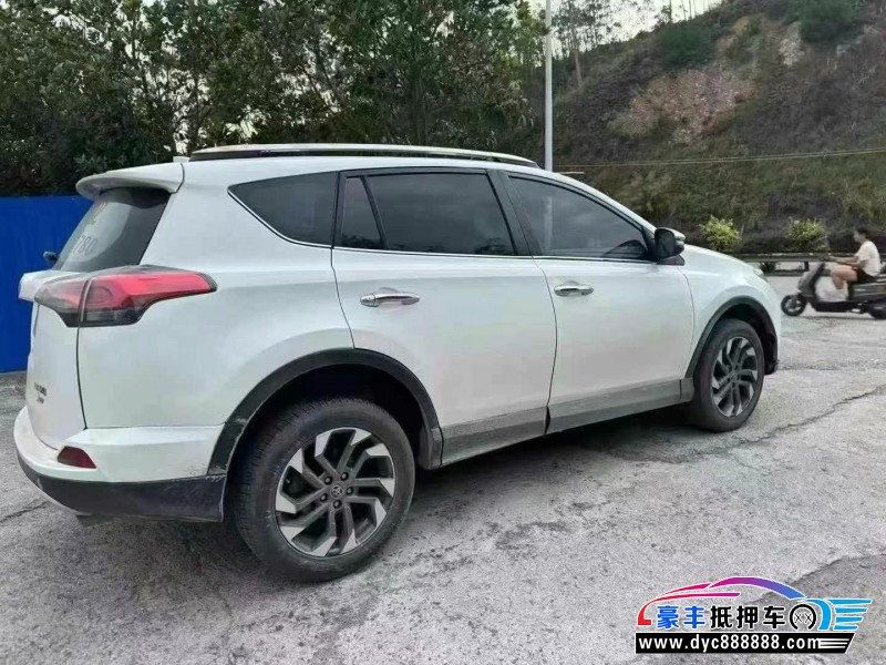 18年丰田RAV4轿车抵押车出售