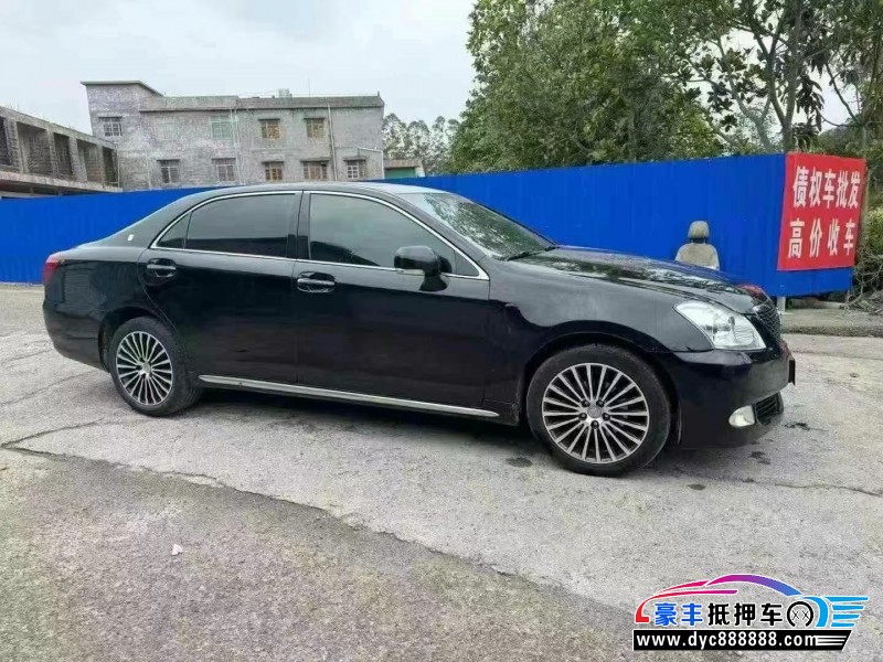 10年丰田皇冠轿车抵押车出售