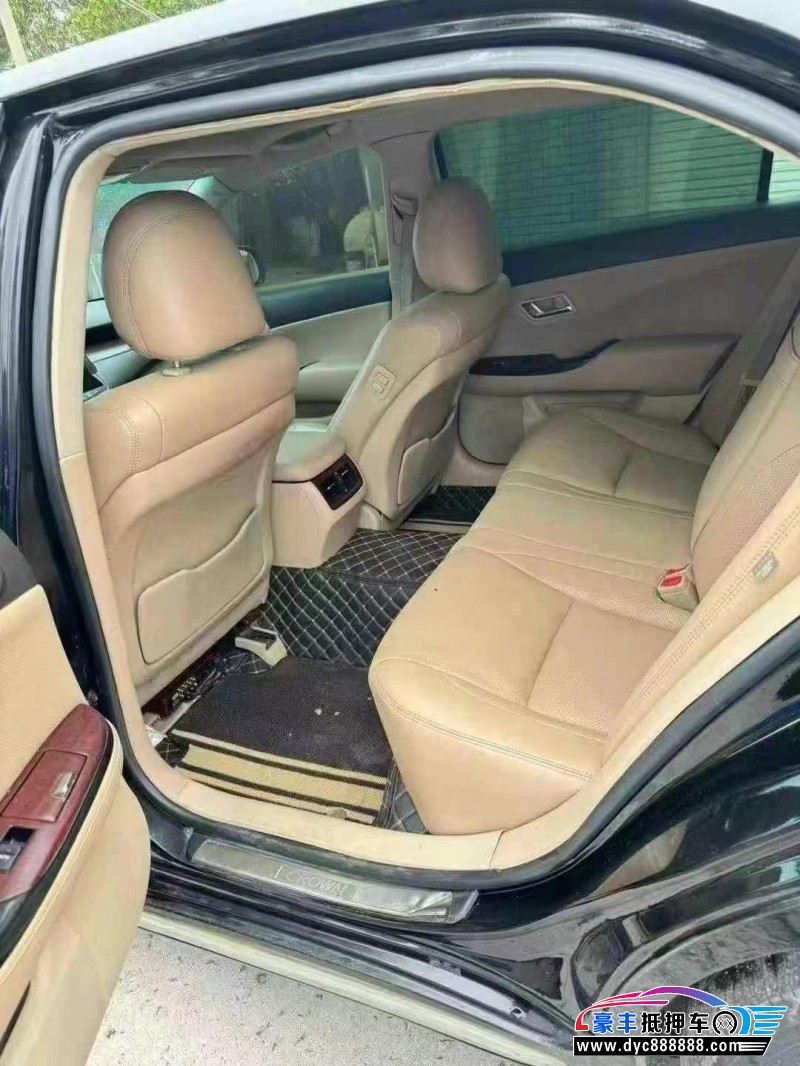 10年丰田皇冠轿车抵押车出售