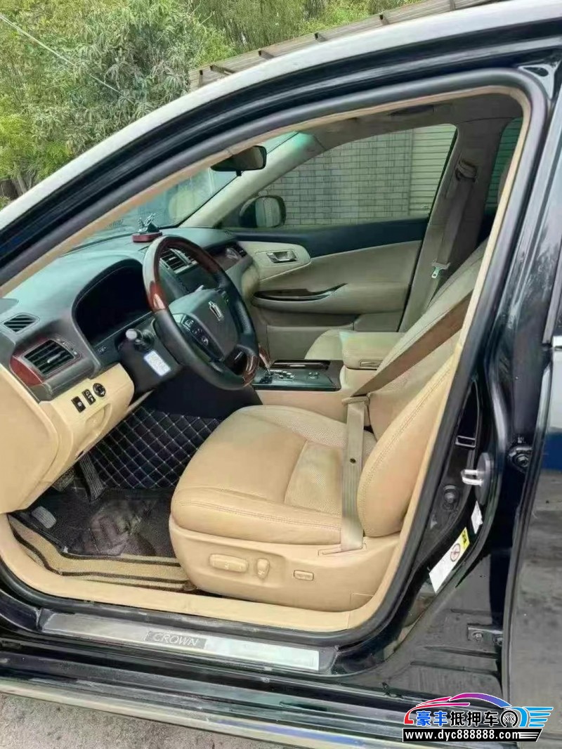 10年丰田皇冠轿车抵押车出售