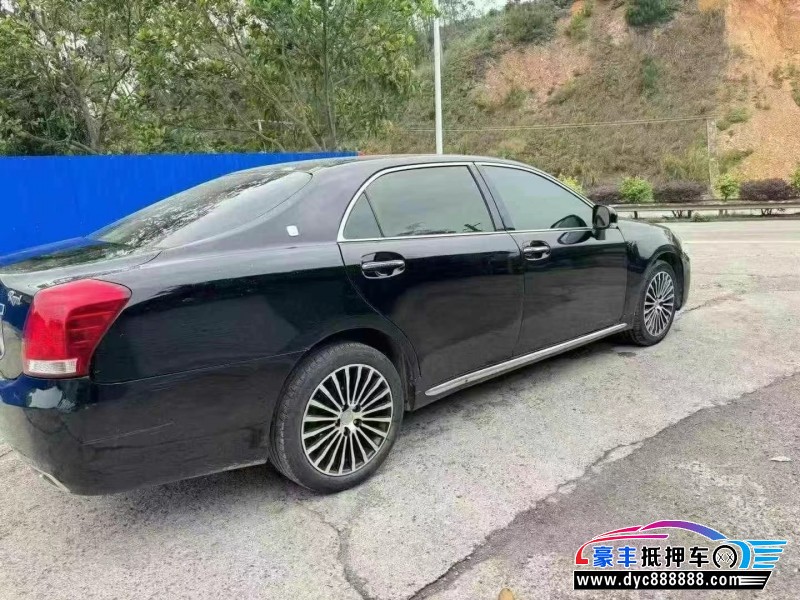 10年丰田皇冠轿车抵押车出售