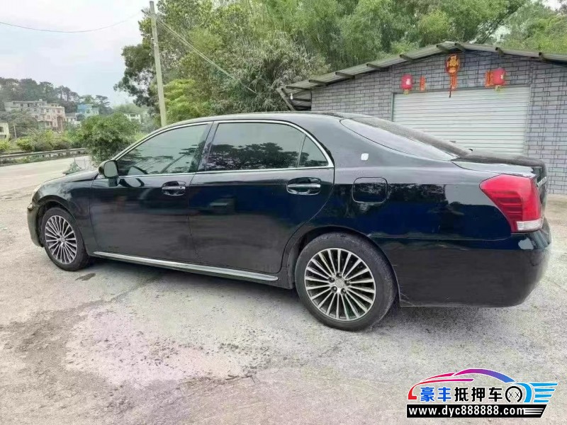 10年丰田皇冠轿车抵押车出售