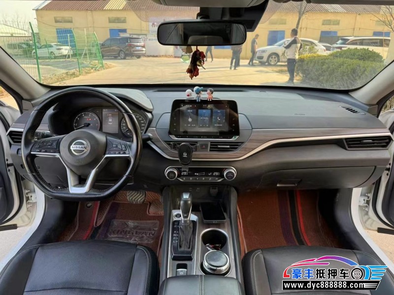 22年日产天籁轿车抵押车出售