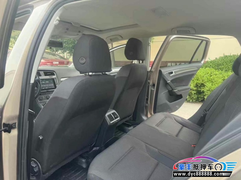 14年大众高尔夫轿车抵押车出售