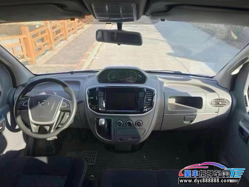 21年上汽大通V80轿车抵押车出售