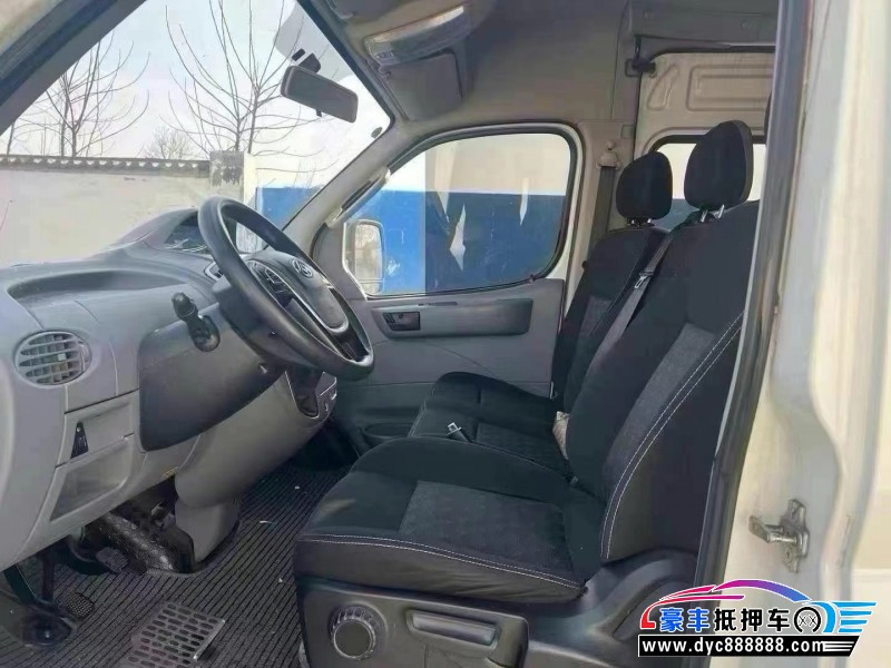 21年上汽大通V80轿车抵押车出售