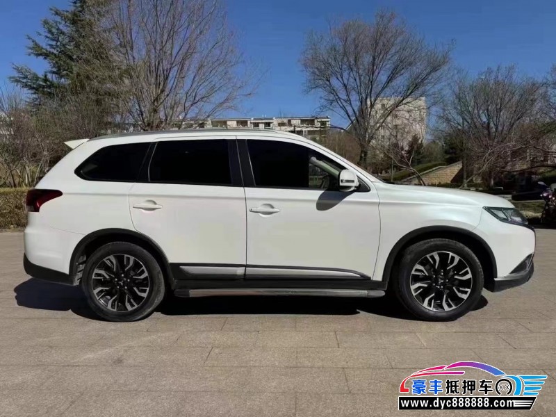 19年三菱欧蓝德轿车抵押车出售