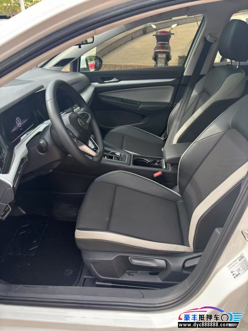 22年大众高尔夫轿车抵押车出售