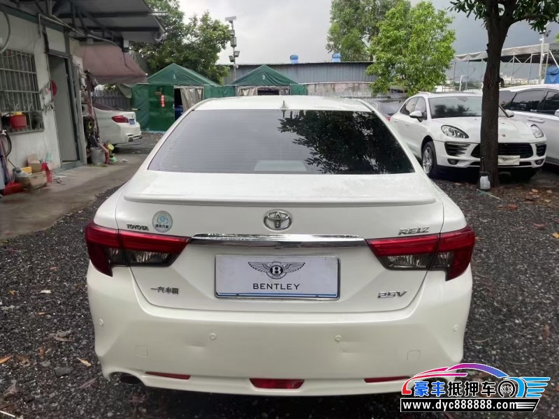 15年丰田锐志轿车抵押车出售