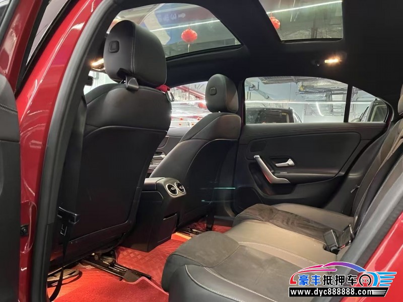 20年奔驰A轿车抵押车出售