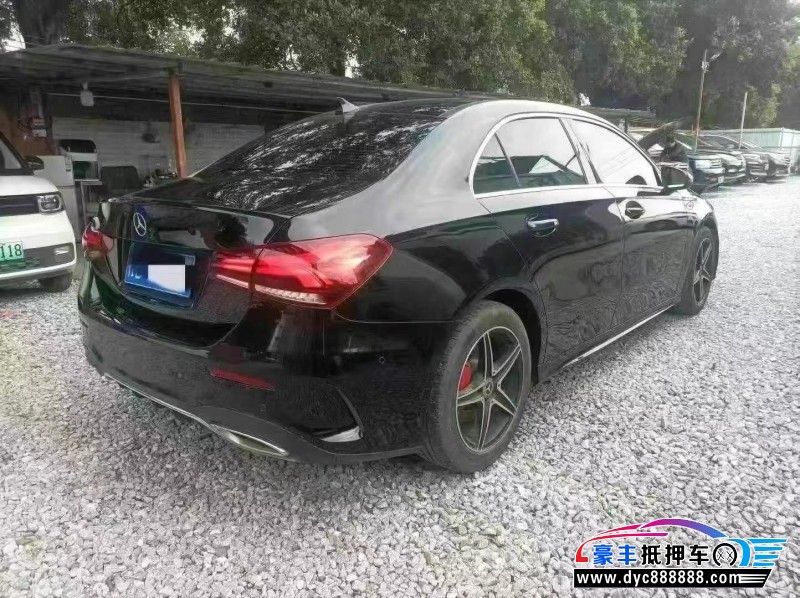 19年奔驰A轿车抵押车出售