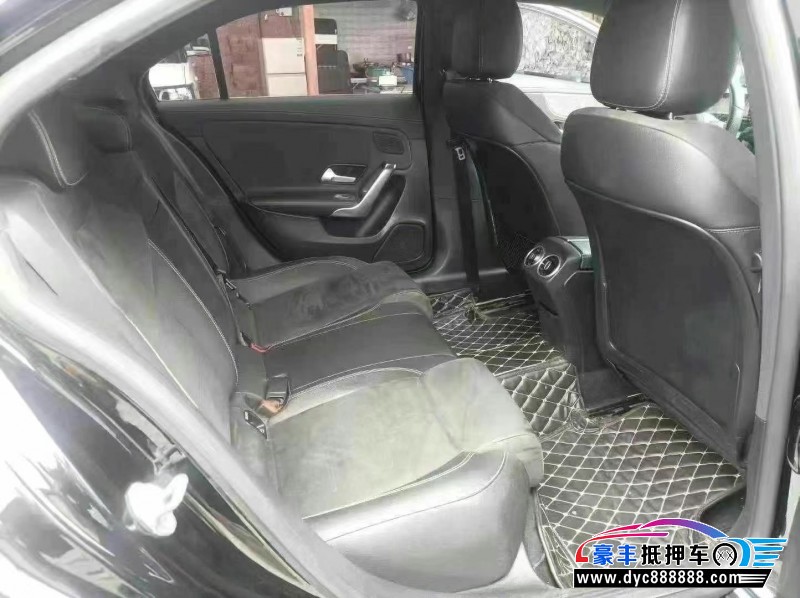 19年奔驰A轿车抵押车出售