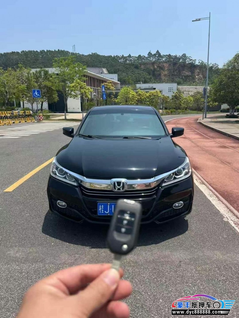 18年本田雅阁轿车抵押车出售