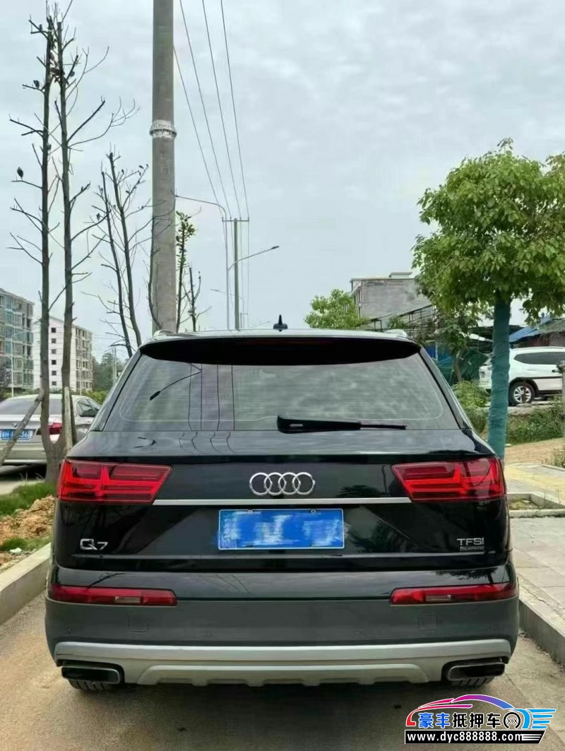 17年奥迪Q7轿车抵押车出售