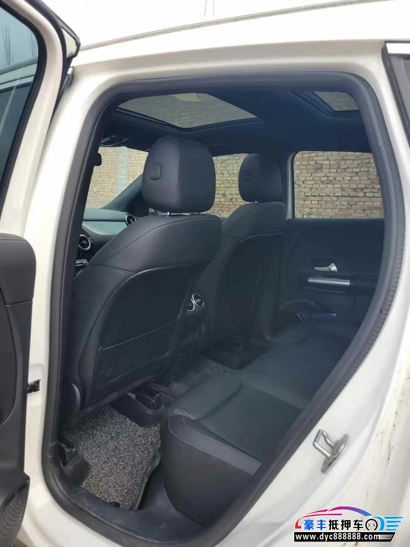 24年奔驰GLA轿车抵押车出售