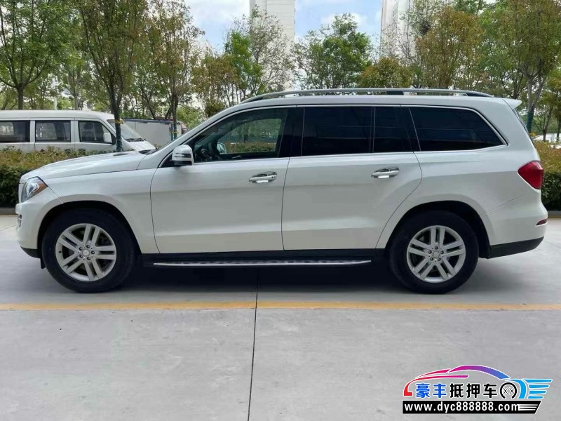 13年奔驰GL轿车抵押车出售