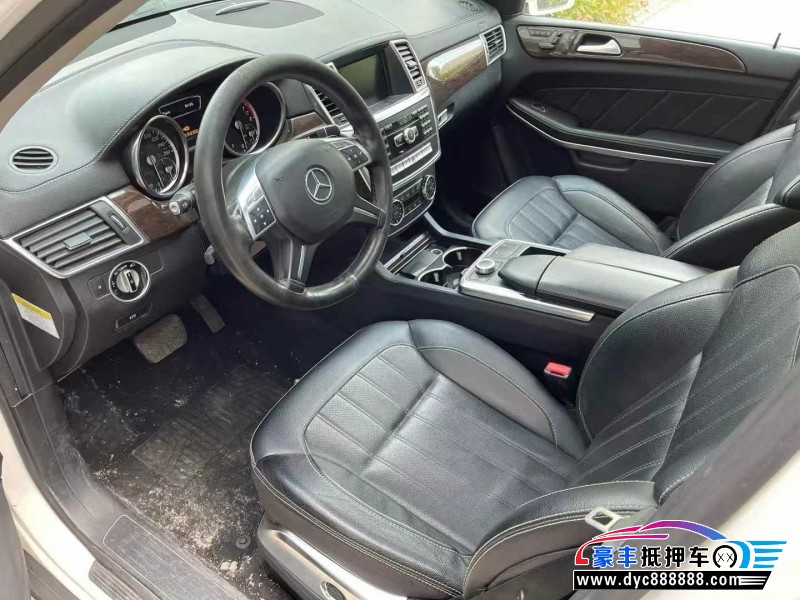 13年奔驰GL轿车抵押车出售