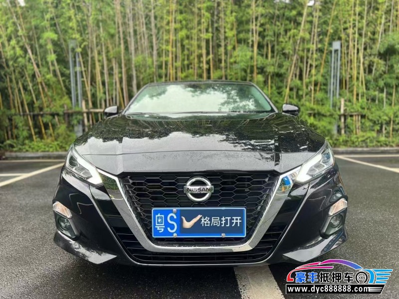 22年日产天籁轿车抵押车出售
