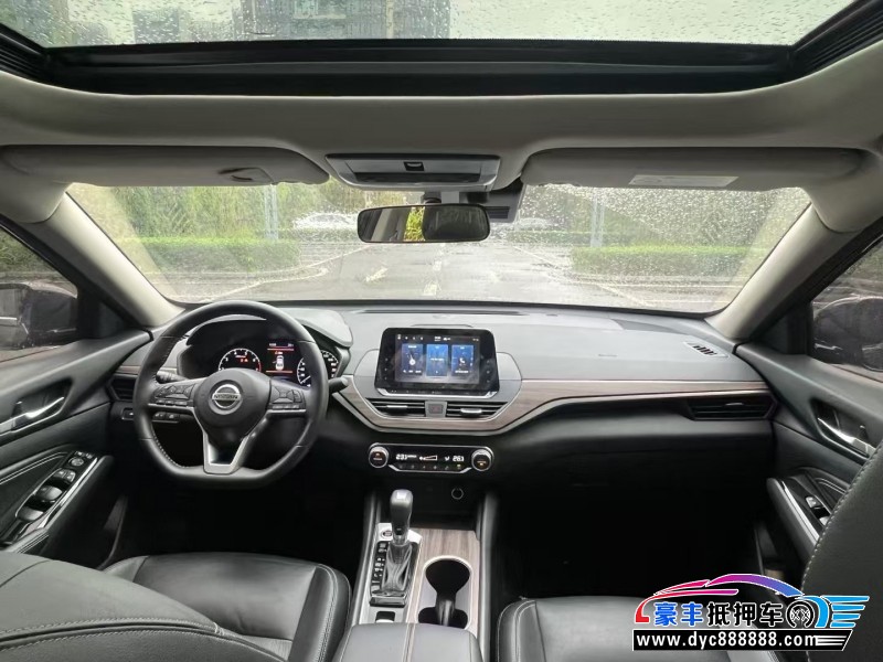 22年日产天籁轿车抵押车出售