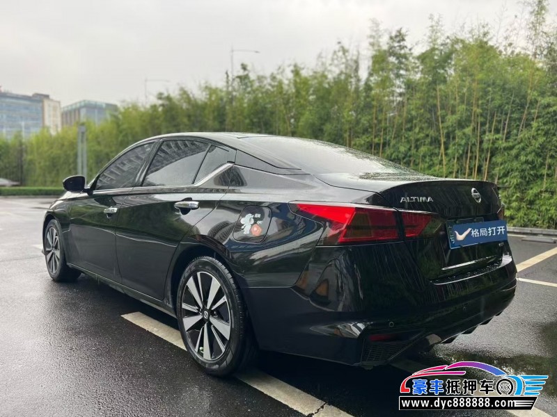 22年日产天籁轿车抵押车出售