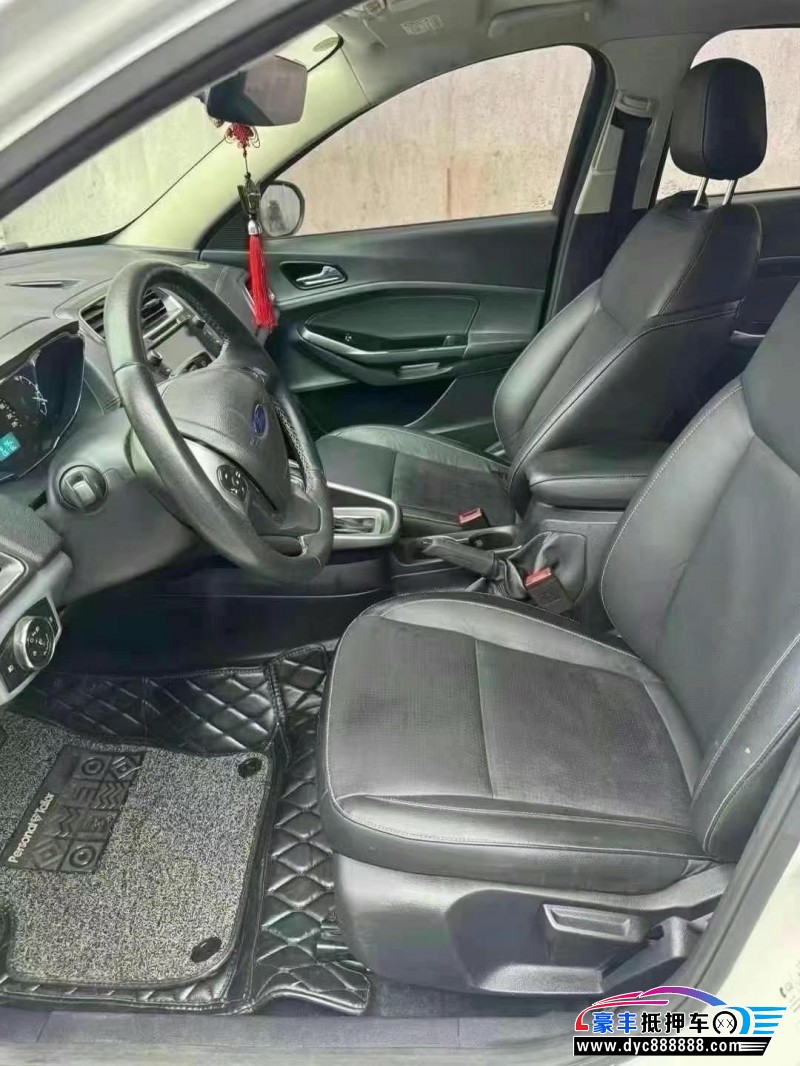 17年福特福克斯轿车抵押车出售