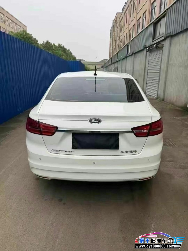 17年福特福克斯轿车抵押车出售