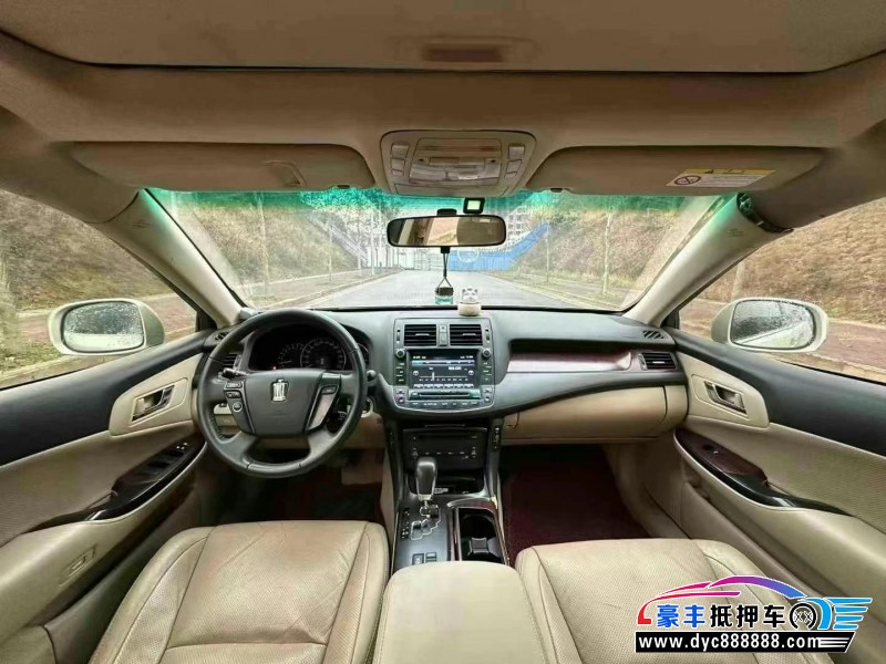 12年丰田皇冠轿车抵押车出售