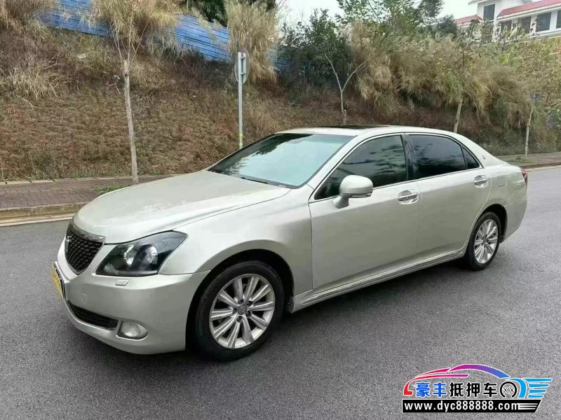 12年丰田皇冠轿车抵押车出售