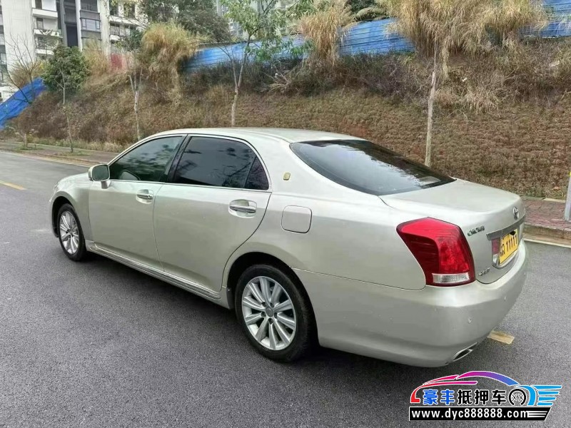 12年丰田皇冠轿车抵押车出售