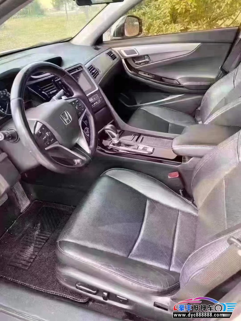17年本田思铂睿轿车抵押车出售