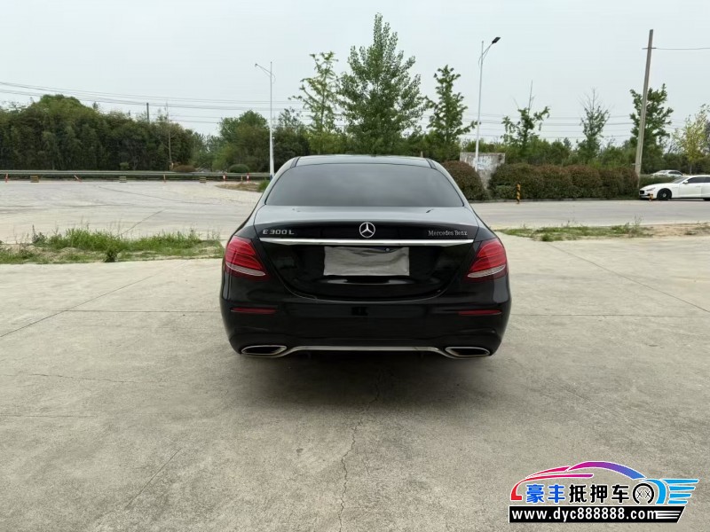 17年奔驰E轿车抵押车出售