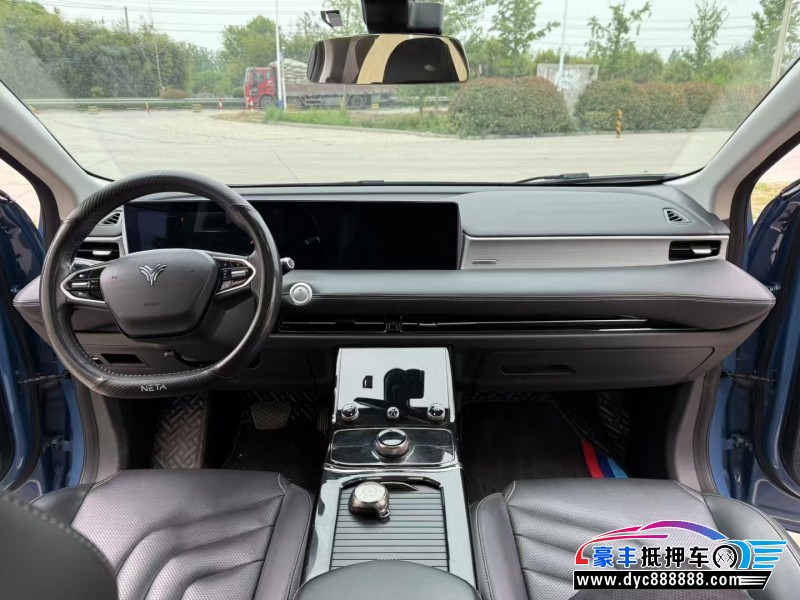 22年哪吒U轿车抵押车出售