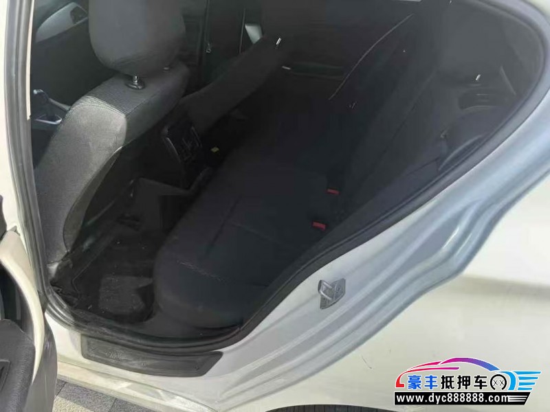 15年宝马1系轿车抵押车出售