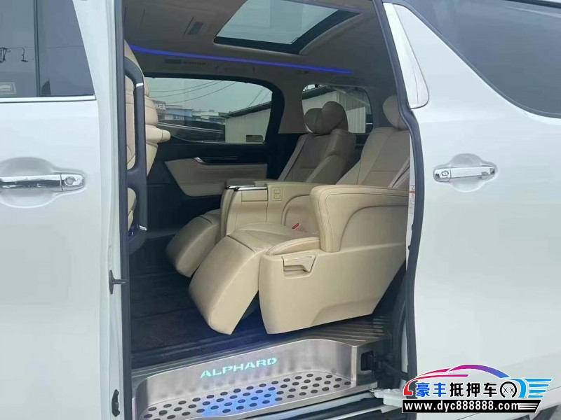 18年丰田埃尔法轿车抵押车出售