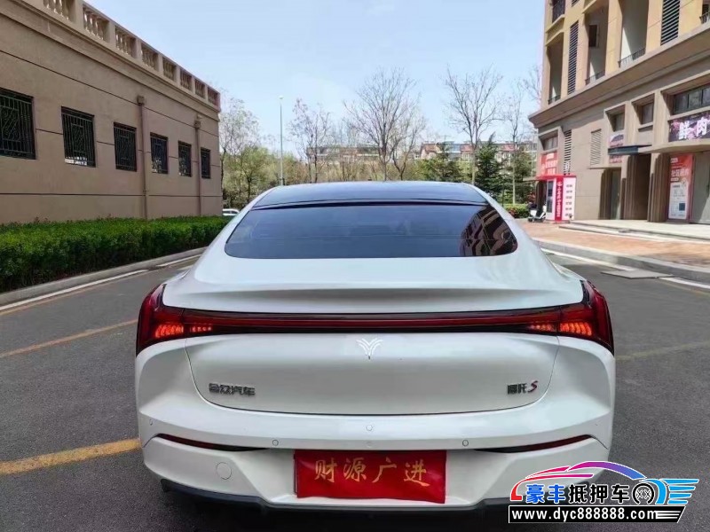 23年哪吒S轿车抵押车出售