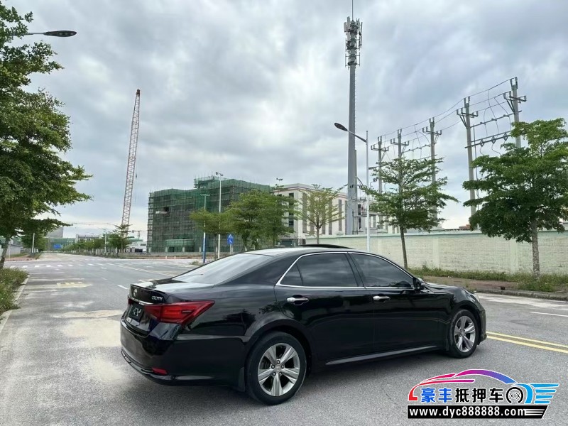 16年丰田皇冠轿车抵押车出售