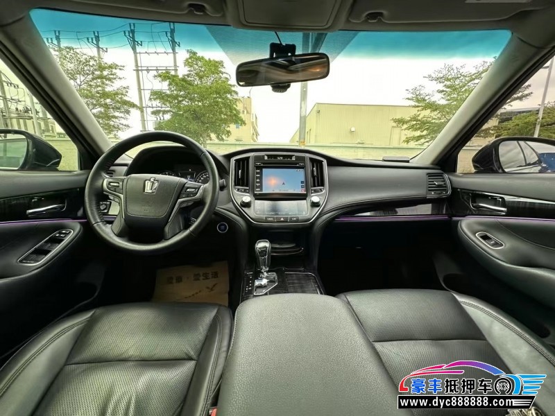 16年丰田皇冠轿车抵押车出售