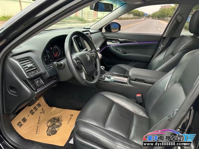 16年丰田皇冠轿车抵押车出售