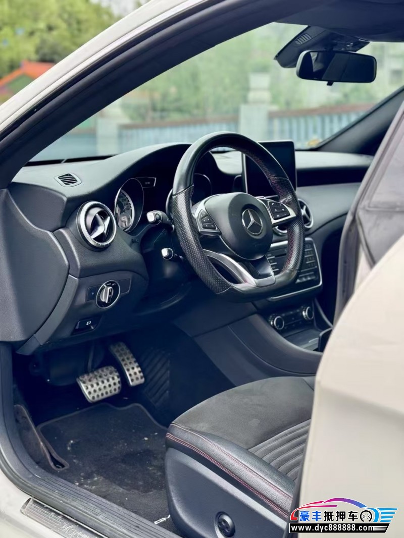 15年奔驰CLA轿车抵押车出售