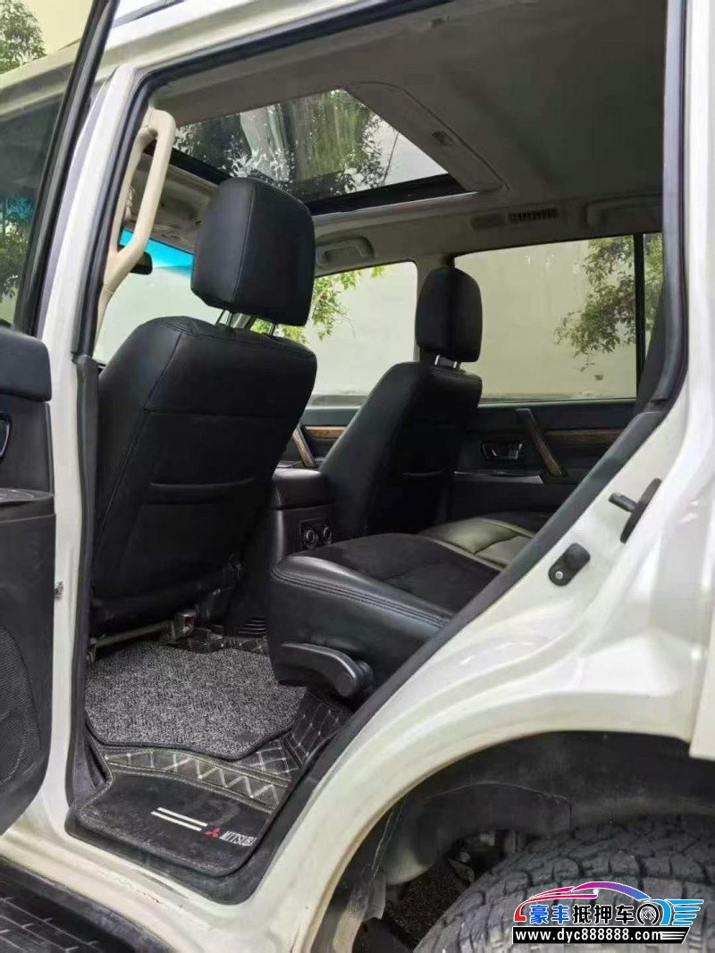 19年三菱帕杰罗轿车抵押车出售