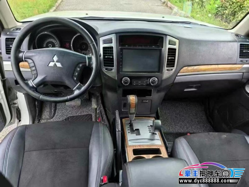 19年三菱帕杰罗轿车抵押车出售