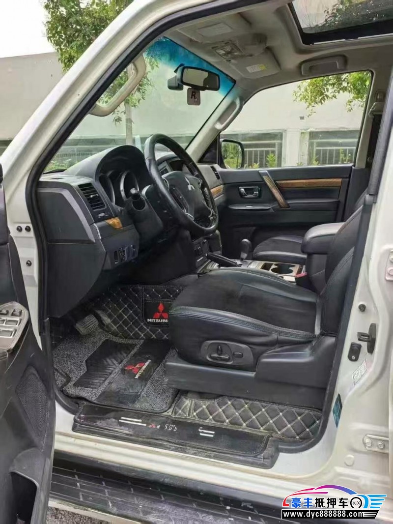 19年三菱帕杰罗轿车抵押车出售