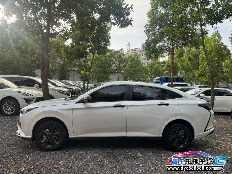 25年东风风神奕炫轿车抵押车出售