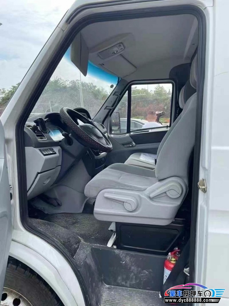 19年依维柯Iveco VISION轿车抵押车出售