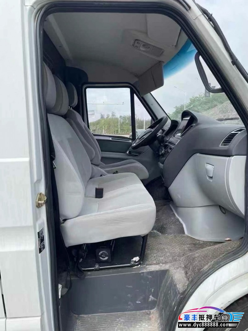 19年依维柯Iveco VISION轿车抵押车出售