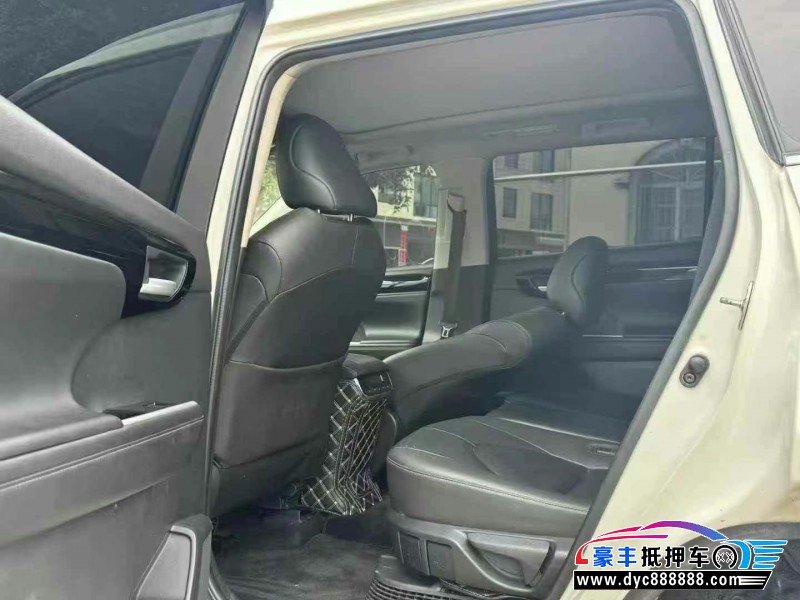 21年丰田汉兰达轿车抵押车出售