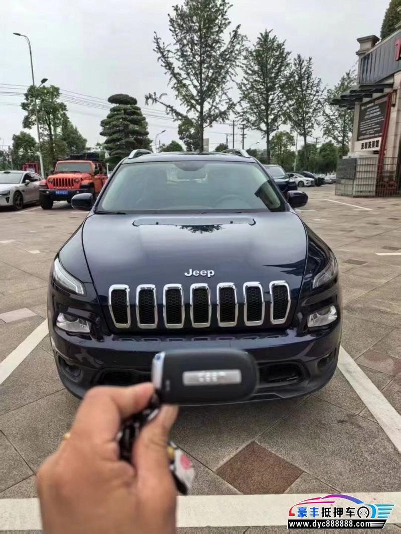 16年Jeep自由光轿车抵押车出售