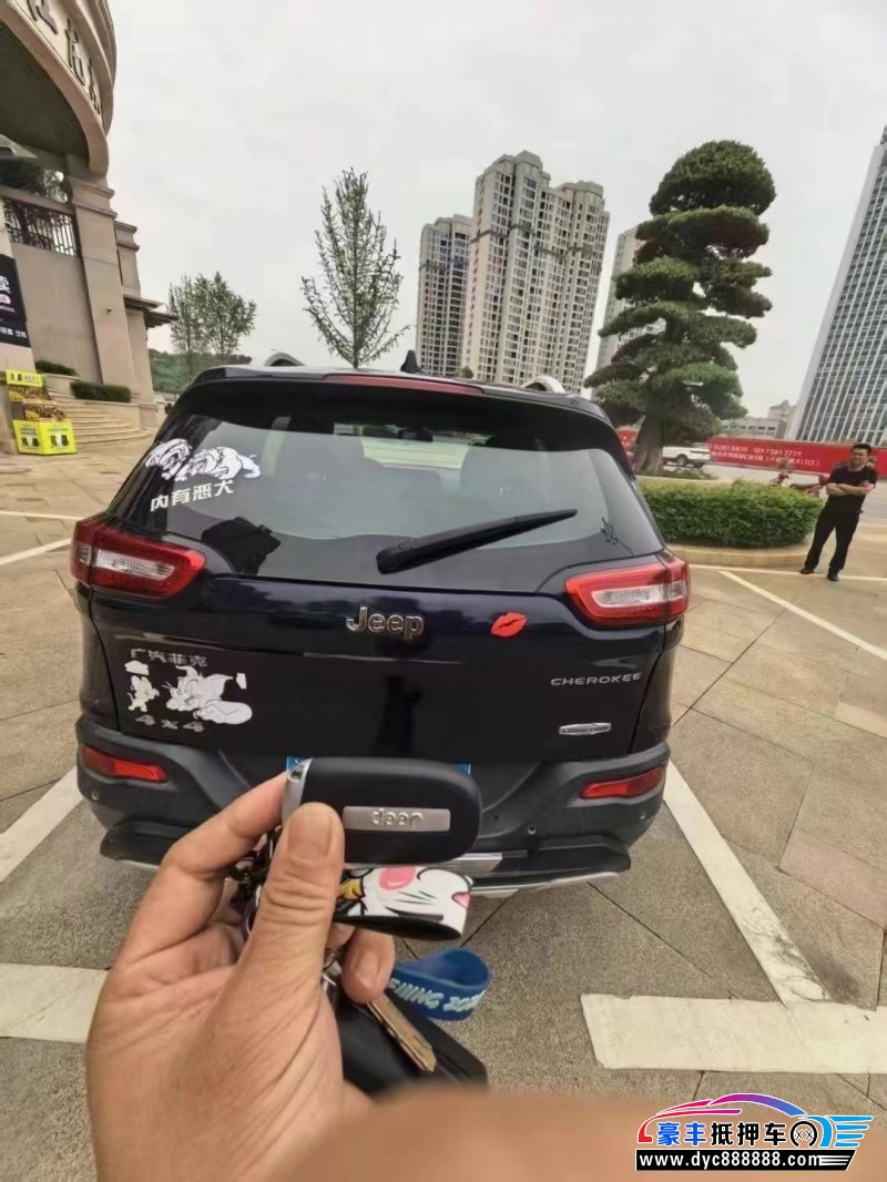 16年Jeep自由光轿车抵押车出售